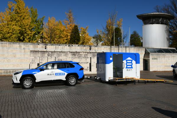 トイレトレーラーの写真