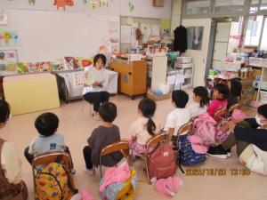 年少読み聞かせ