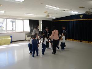 むすんでひらいて①