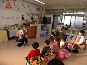 年少読み聞かせ