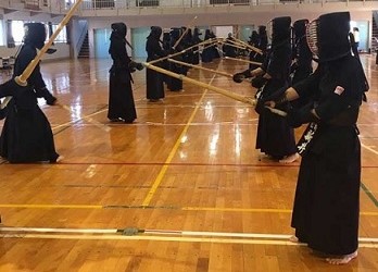 吉井町剣道教室の稽古中の写真