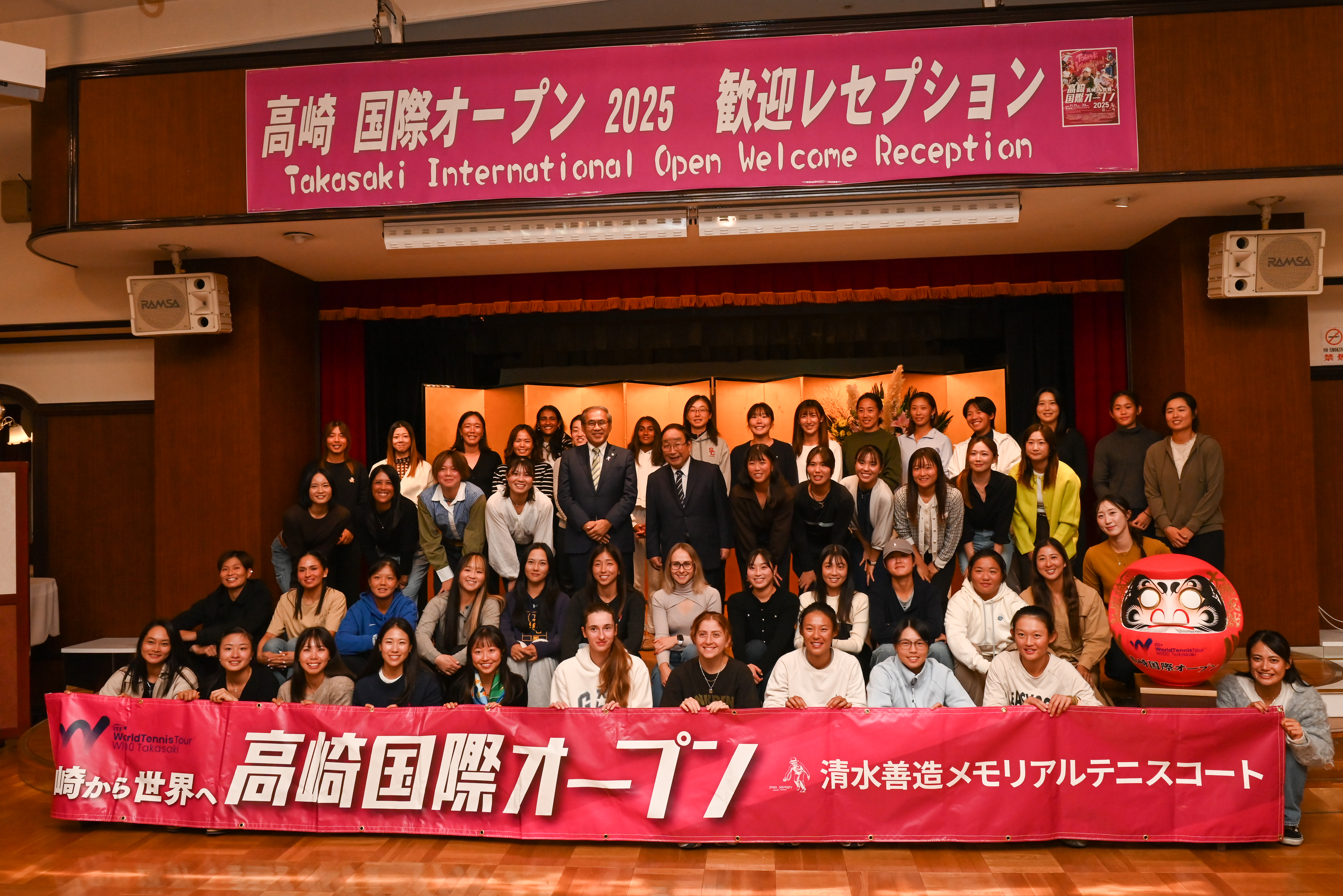 送迎レセプションの集合写真