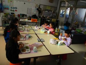 年長の給食の様子