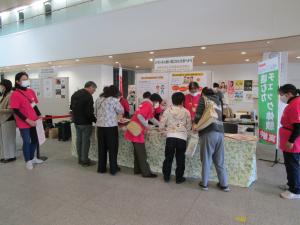 フェスタ1階　来場者の様子