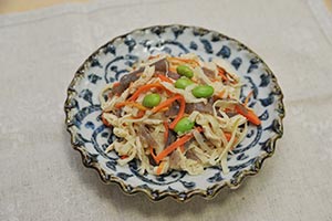 鶏肉と切干大根のかみかみ和えの写真