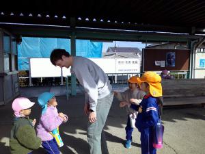 じゃんけんをする