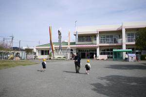 ３