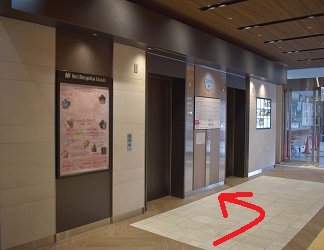 西口エレベーターからのアクセス3