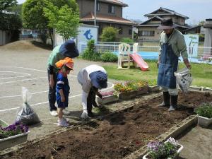 花壇の整備