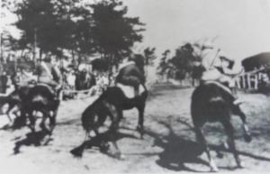 昭和18年頃　天久沢観音の草競馬奉納の写真