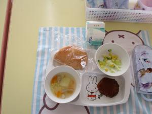 子どもの給食画像