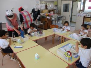 年少の給食の様子