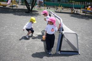 ４