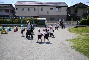 ７