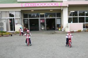 ５