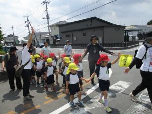 手をつないで