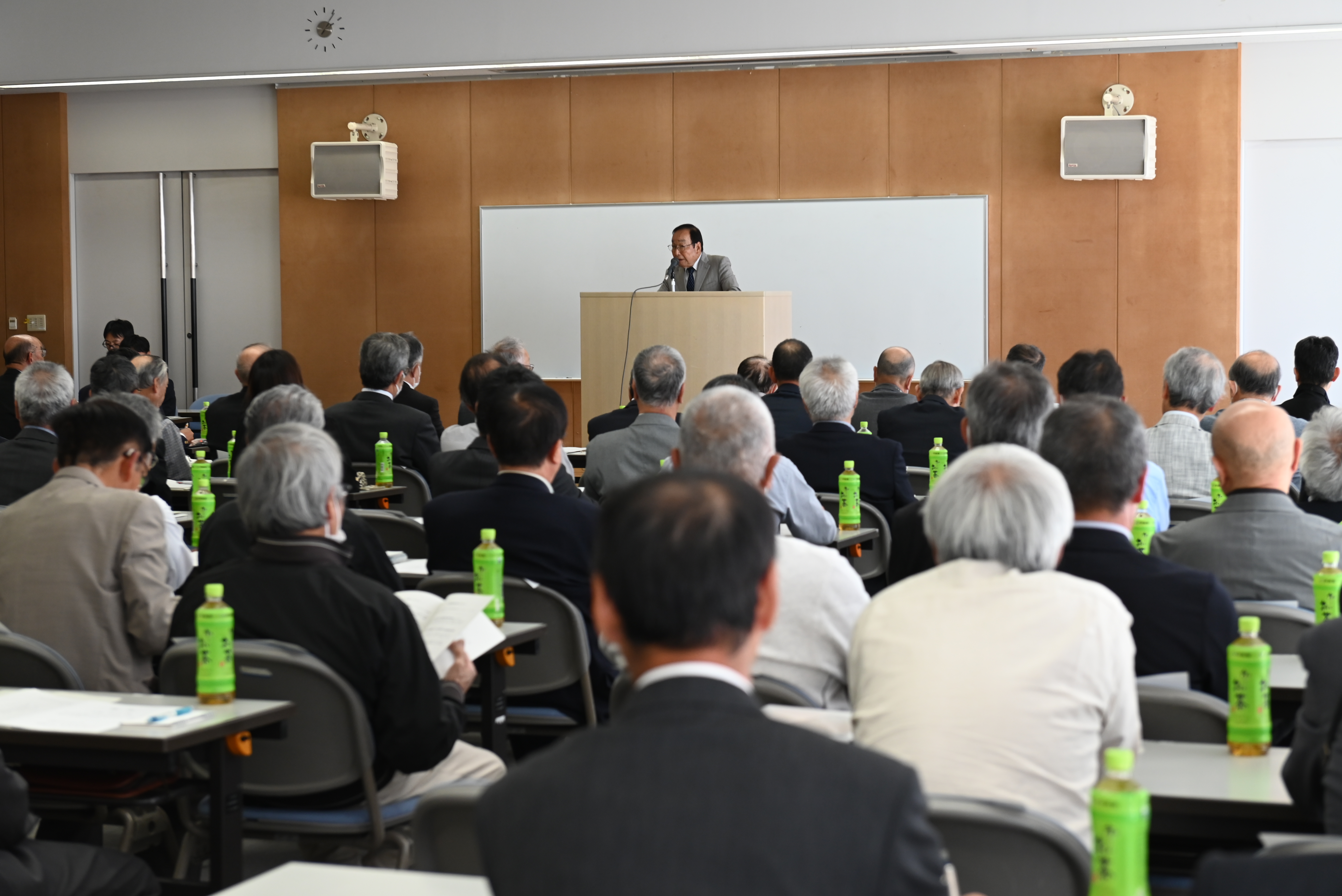 新任区長の事務説明会の写真