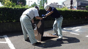 1.耐震貯水槽の給水蓋を開けるの画像