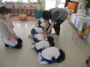 ダンゴムシポーズ②