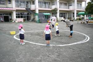 ９