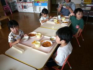 今日の給食の様子４