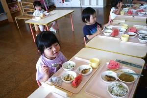 たのしい給食の様子1