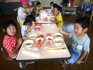 たのしい給食の様子４