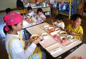 たのしい給食の様子５
