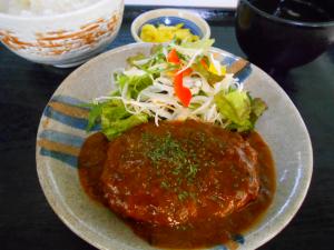煮込みハンバーグ