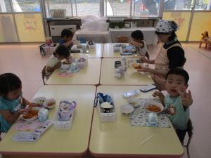 年少給食