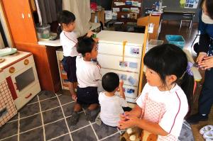 室内で遊びの様子３