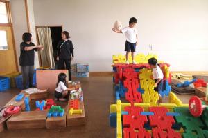 室内で遊びの様子８