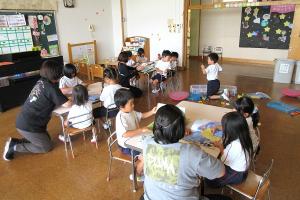 室内で遊びの様子１２