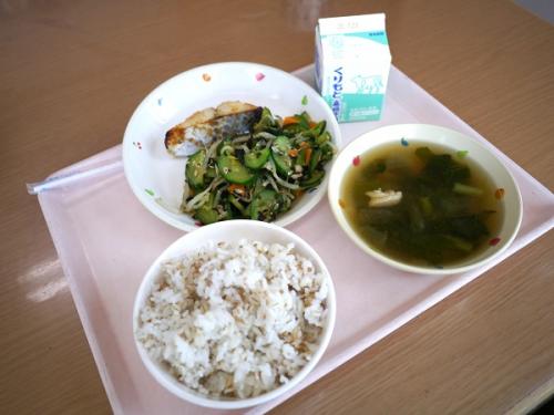 今日の給食の様子１