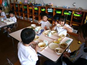 今日の給食の様子８