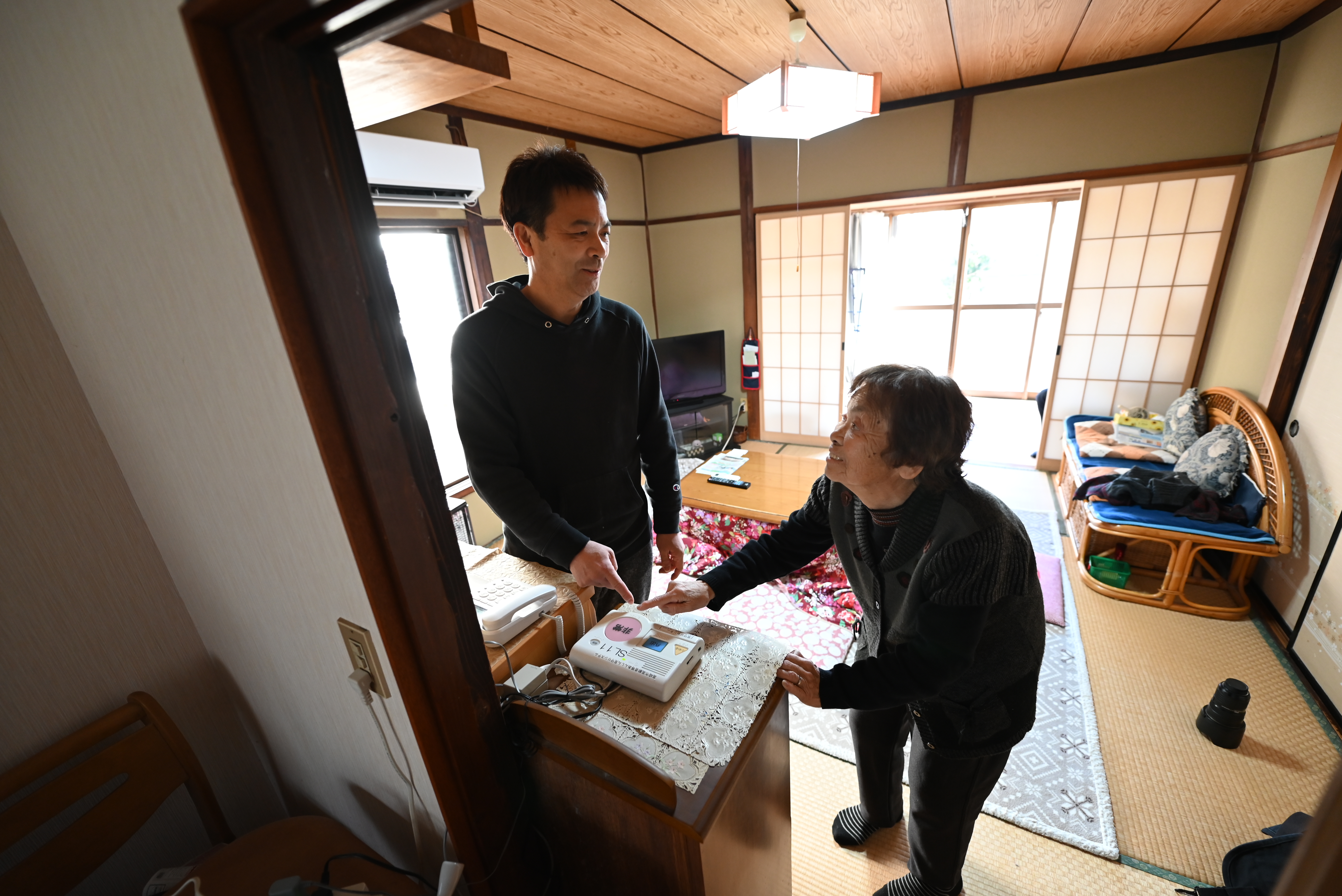 高齢者等あんしん見守りシステムを利用する人の写真
