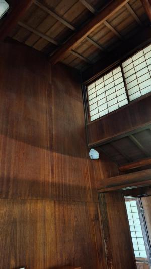 居間の壁