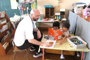 ５