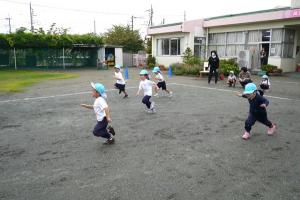 ４