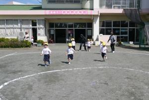 ９