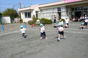 ４