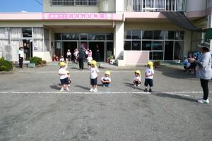 ４