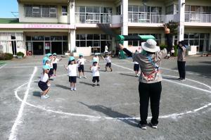 ４