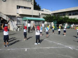 伸びて