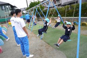２