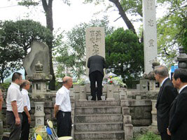 参拝の様子（龍広寺）