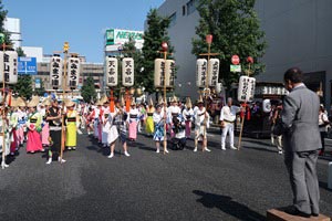 挨拶の様子（阿波踊り出発式）