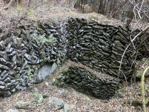 黒岩風穴